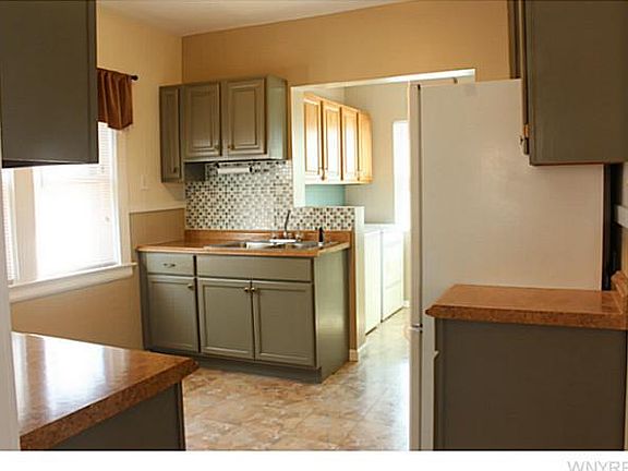 4th image of 3936 Washington St