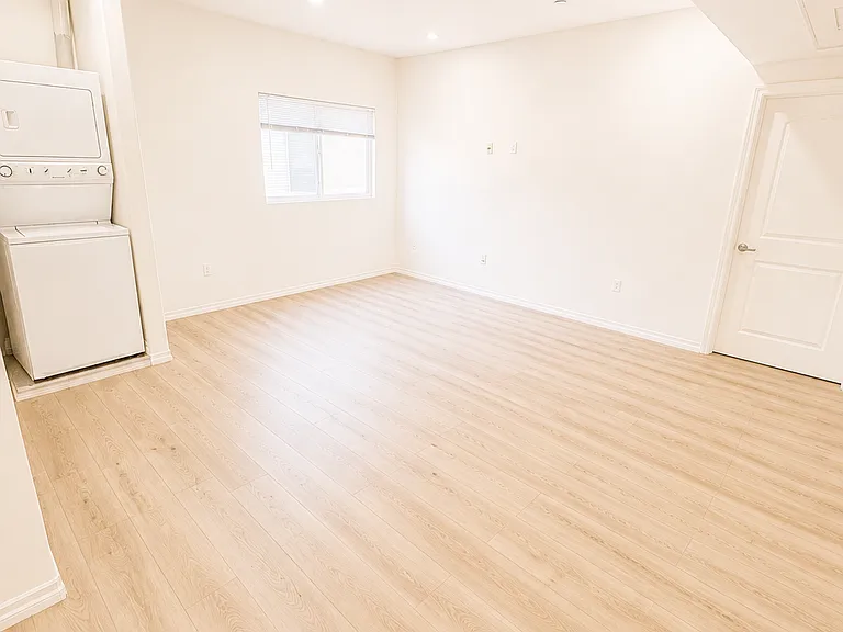 7327 Milwood Ave #105 — Photo 3