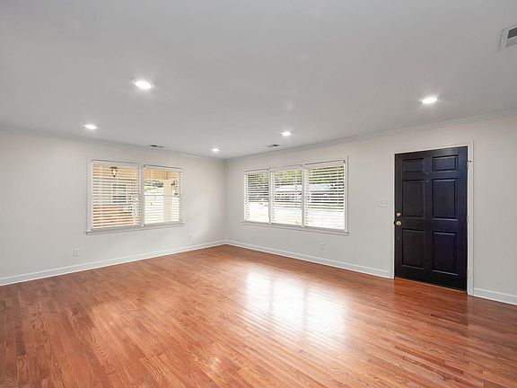5th image of 571 Westmoreland Pl