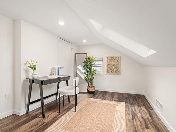 4th image of 16 Pitman St #1