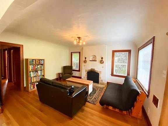 4th image of 1008 Warren Ave