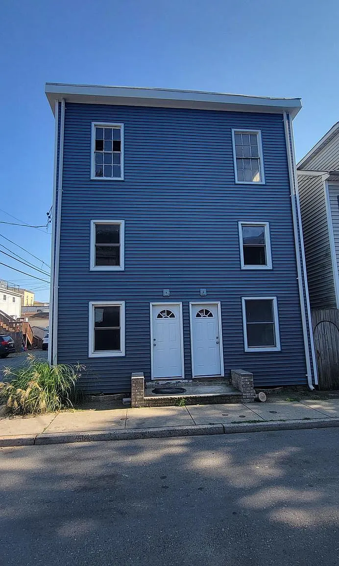 3 bed, 1.5 bath, 3050 sqft, $2,400 — Photo 2