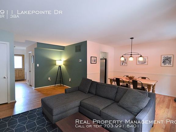 3rd image of 9911 Lakepointe Dr