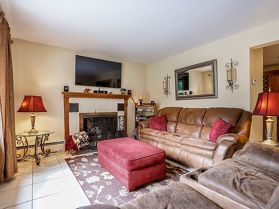 3rd image of 284 Linda Ave