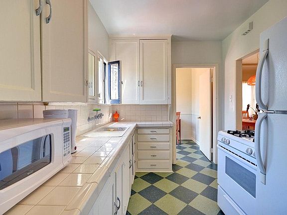 4th image of 3526 Greensward Rd