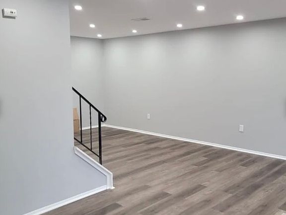 5th image of 2204 Greenwood Dr #1