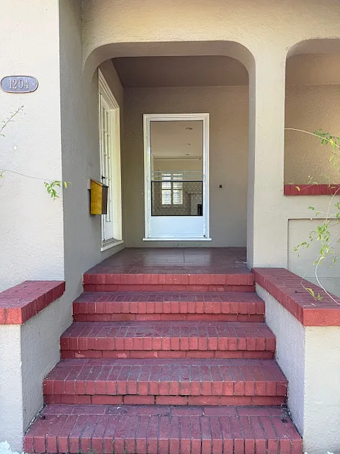 1204 Oak St photo 1