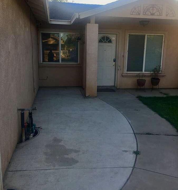 2nd image of 715 Wilkie Ave