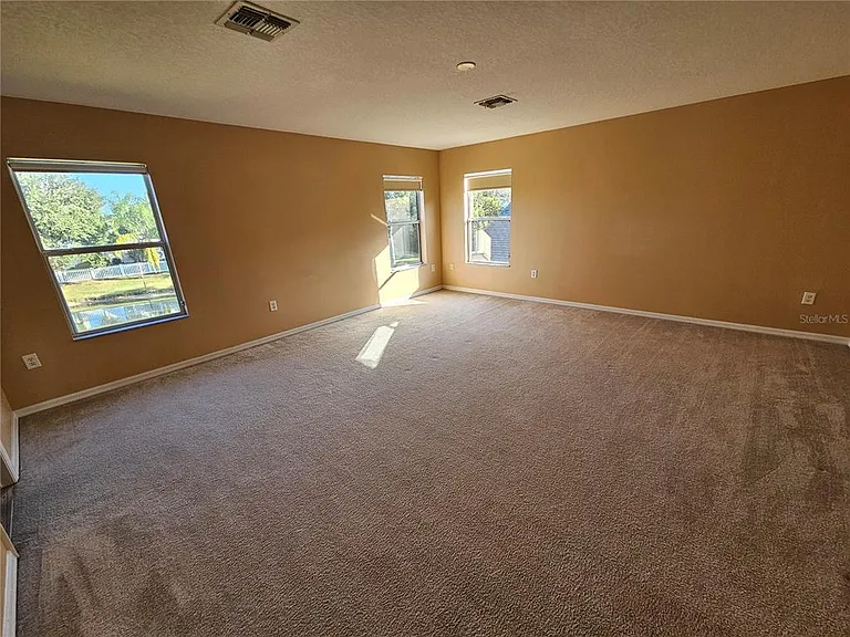 1881 Strathmore Cir — Photo 12