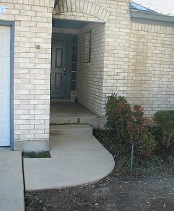 3rd image of 1705 Woodland Dr