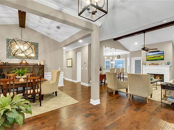 5th image of 459 Belmont Cir