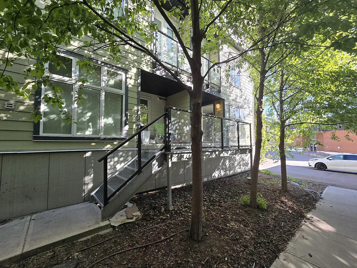 Building Photo - 515 4th Ave NE #9