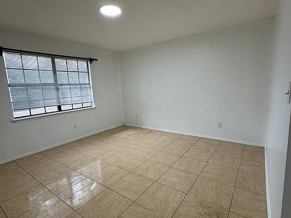 5th image of 6422 Myrtle Hill Cir #E