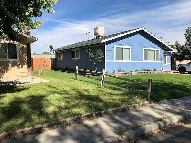 581 Elaine St photo 1