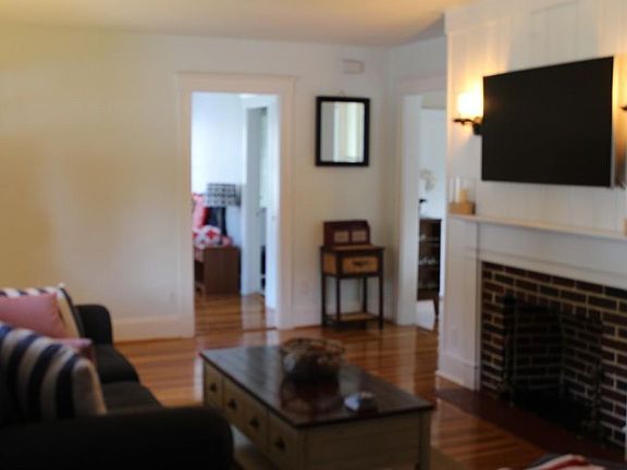 4th image of 92 Pine St