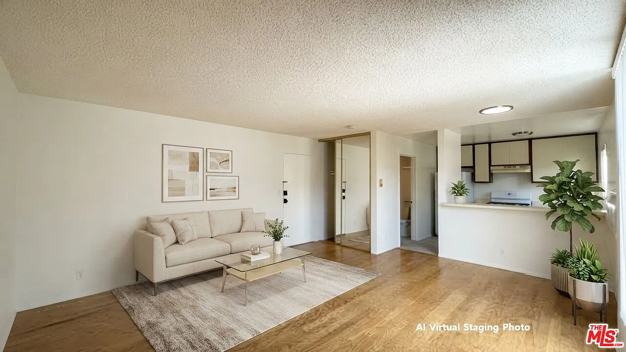 922 N Hudson Ave — Photo 4