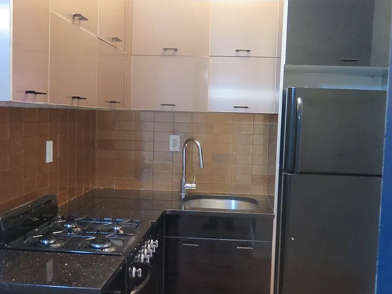 217 Spencer St #2L — Photo 3