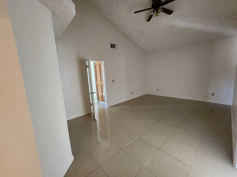 21251 Conklin Blvd — Photo 21