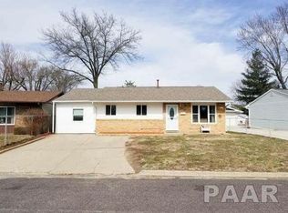 1413 Saratoga St, Pekin, IL