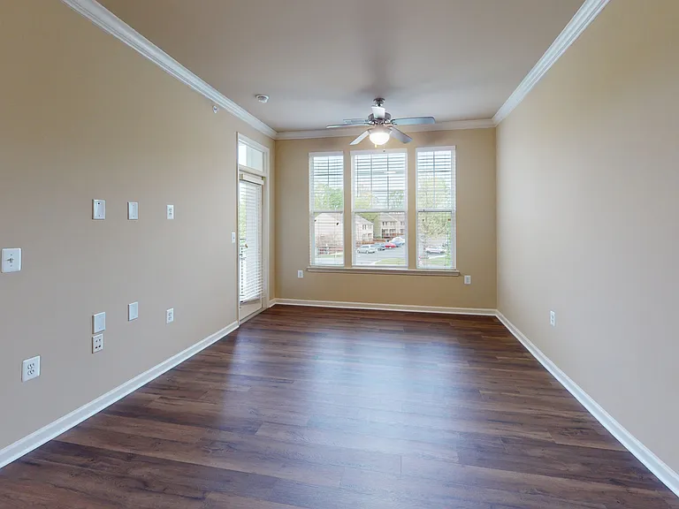 Signal Hill Apartment Homes — Photo 40