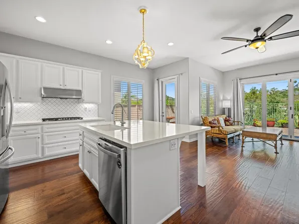 6460 Goldenbush Dr, Carlsbad, CA 92011