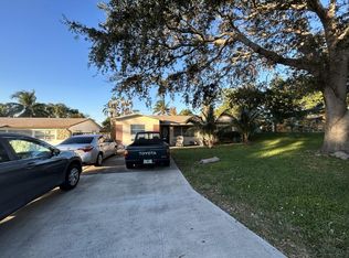 341 SW 7th Ave, Boynton Beach, FL 33435