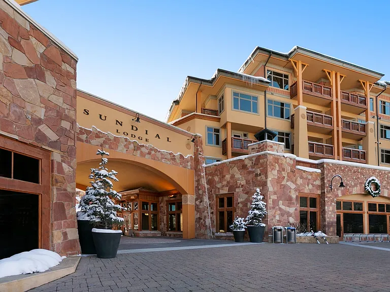 Exterior / Entrance