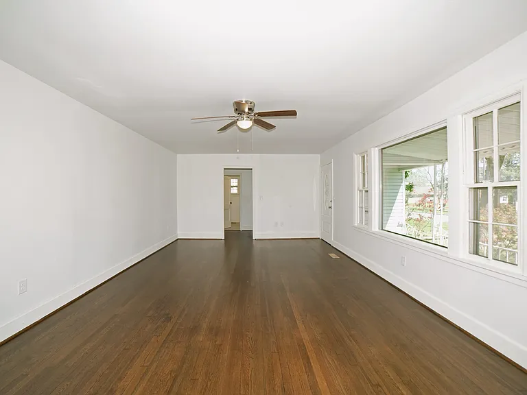 305 Hickory Ave SW — Photo 4