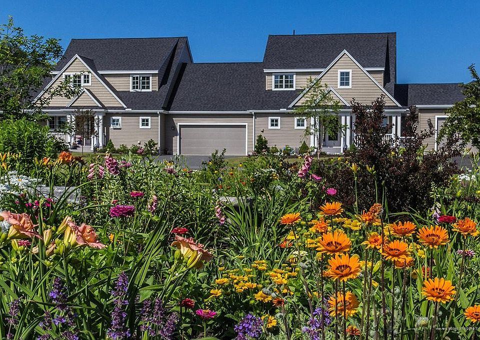 Generic view of townhomes in the Association to give a sense of the surrounding neighborhood