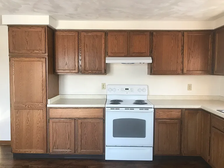 543 Ashbury Dr — Photo 6