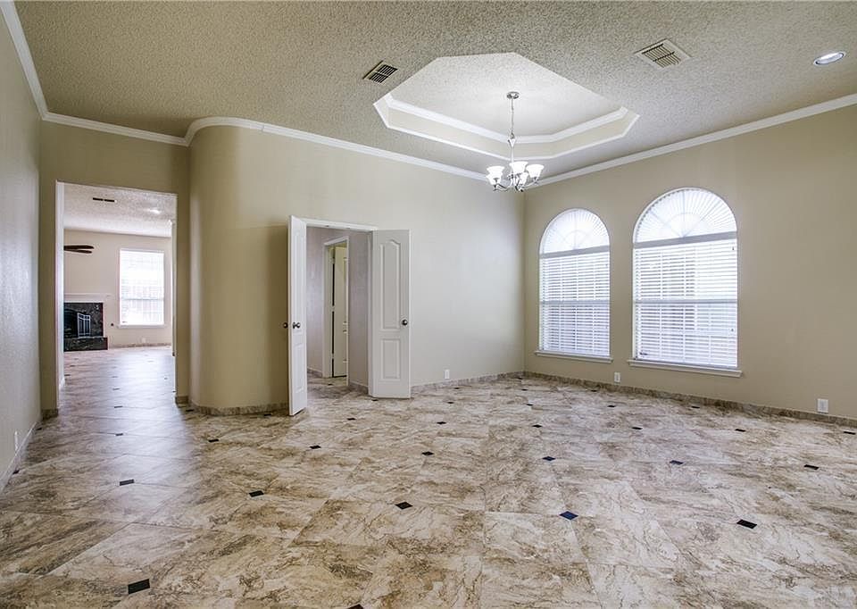 1st image of 132 Kingston Cir