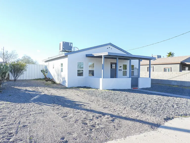 2639 N Fontana Ave — Photo 4