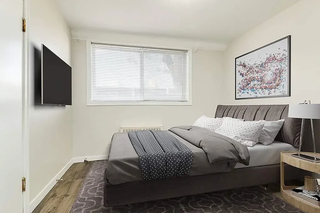 Brittany Apartments — Photo 3