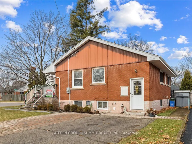 9 Grenadier Dr #UPPER — Photo 3