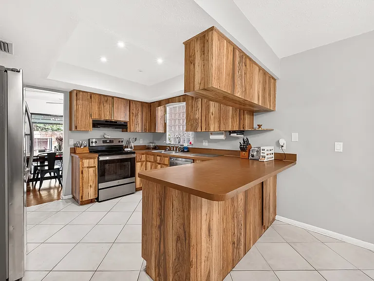 18322 Swan Lake Dr — Photo 4