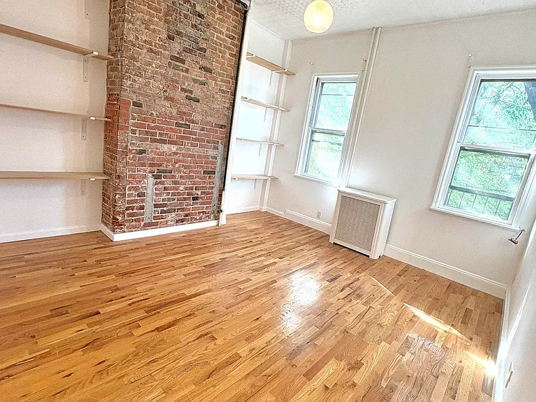 195 Calyer St #4 — Photo 6