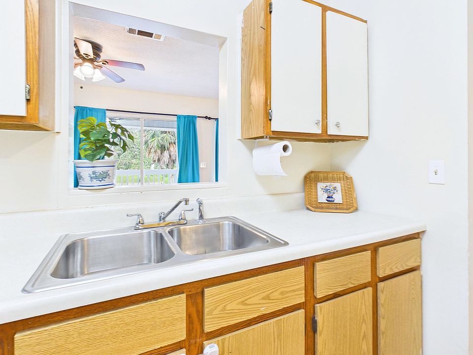 16th image of 117 Davis Dr