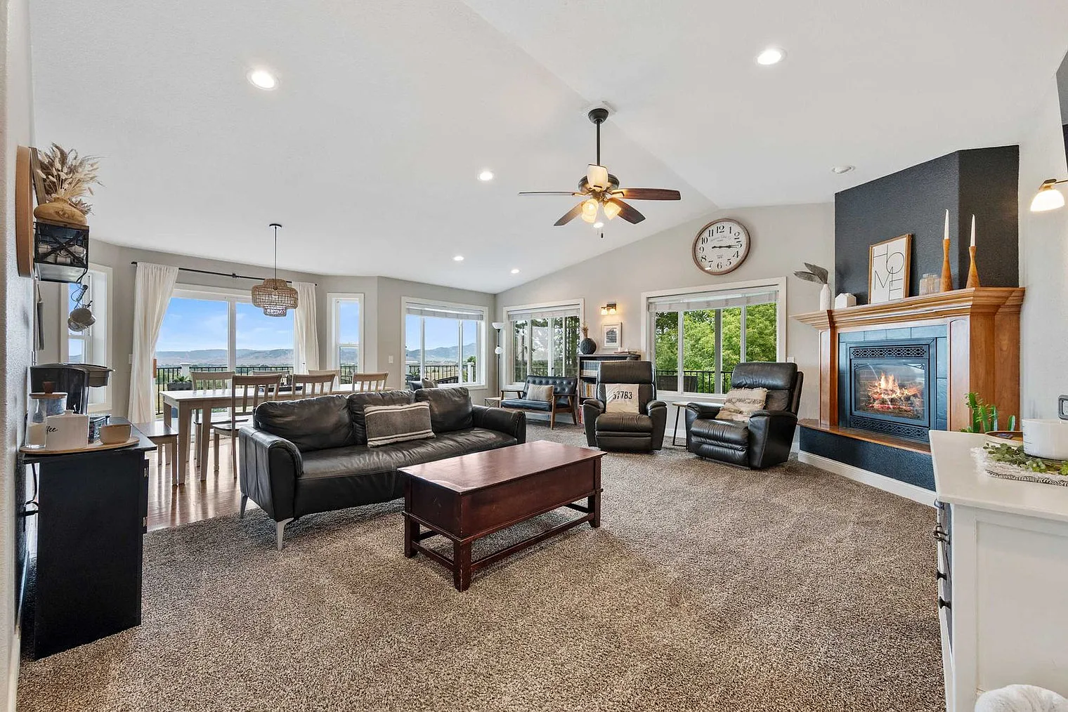6 bed, 3.0 bath, 2992 sqft, $6,988 — Photo 2
