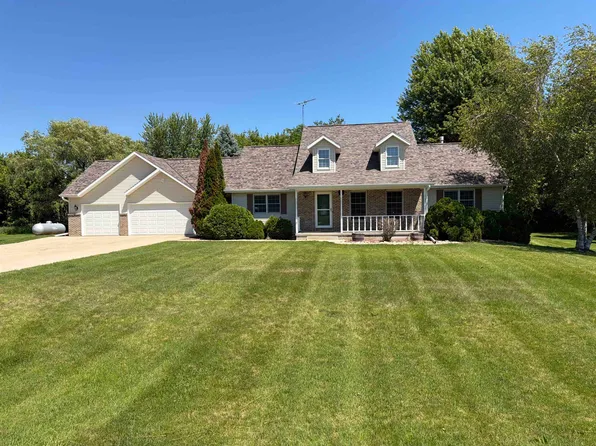N3299 Lemmenes Pkwy, Waupun, WI 53963