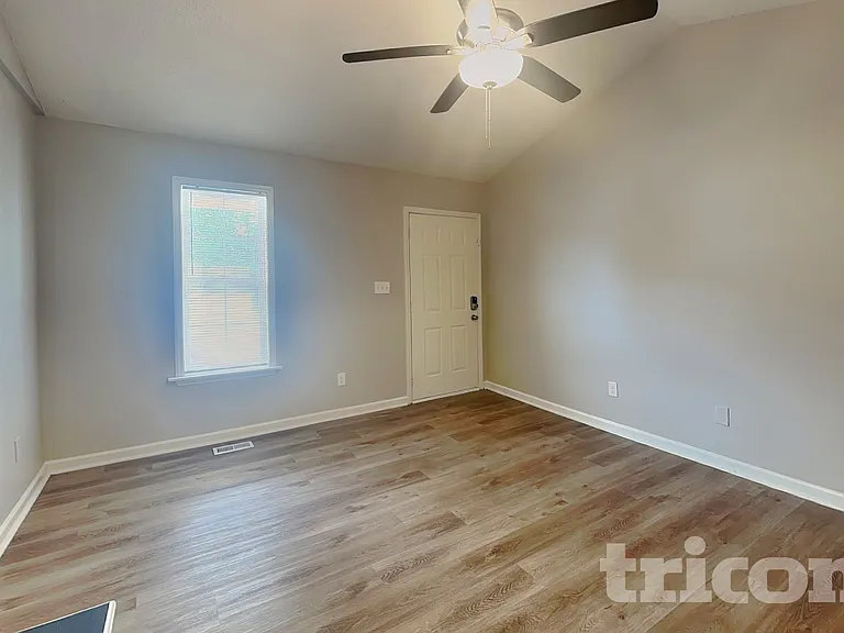 1322 Sasswood Ln — Photo 3
