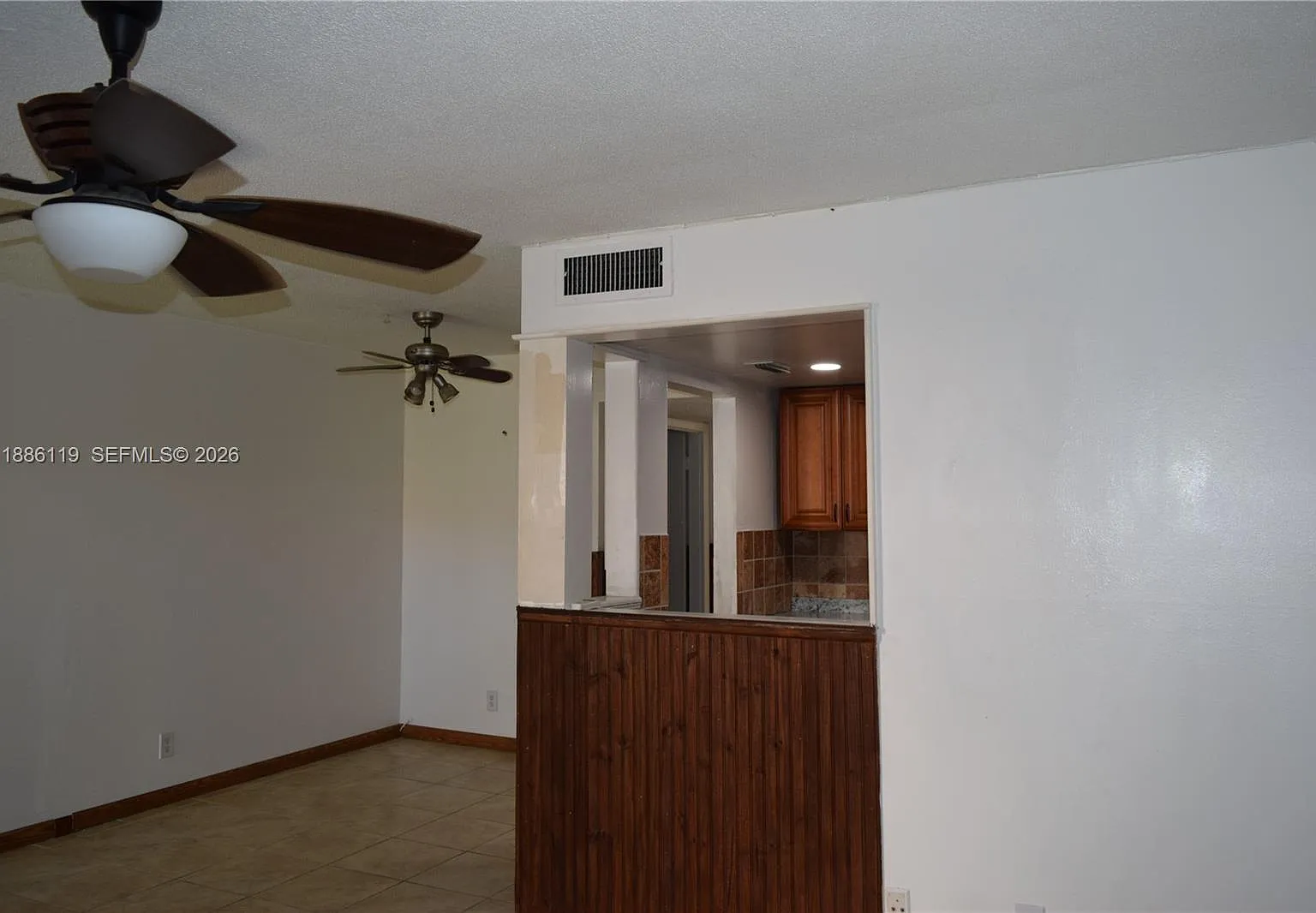 Lauderdale Oaks Condo I — Photo 1