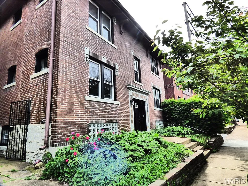 1 bed, 1.0 bath, 823 sqft, $1,500 — Photo 2