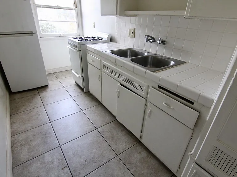 1410 N Kenmore Ave #1 — Photo 9
