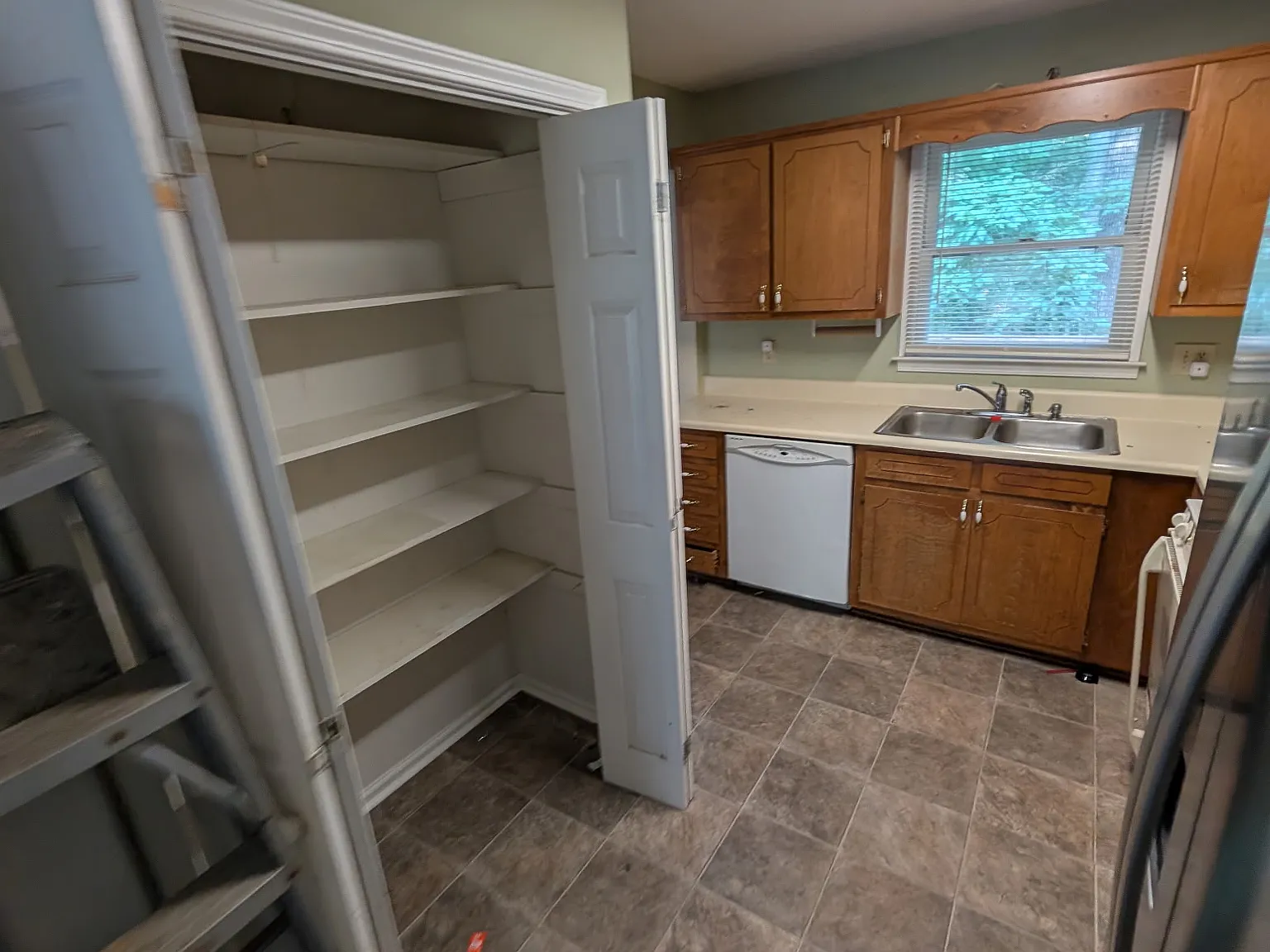 3 bed, 2099 sqft, $2,250 — Photo 4