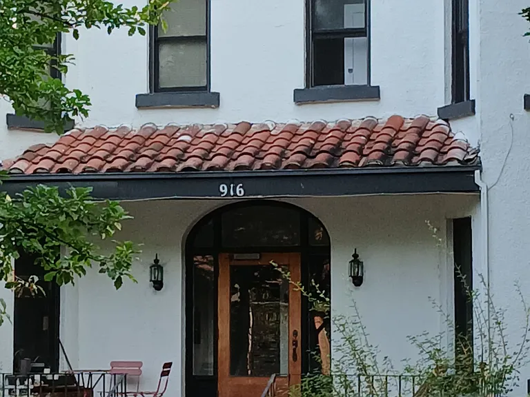916 W Hays St — Photo 9