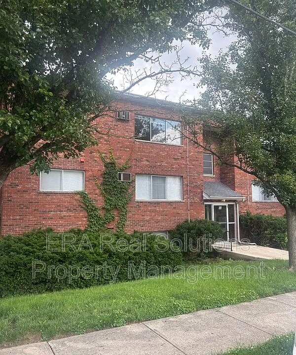 952 Seton Ave #1