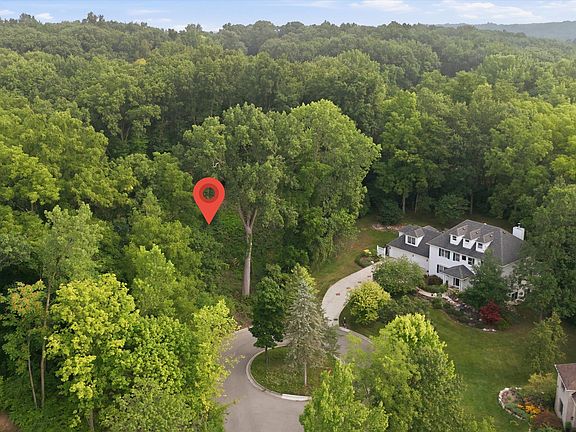 2nd image of 1532 Stonehaven Rd