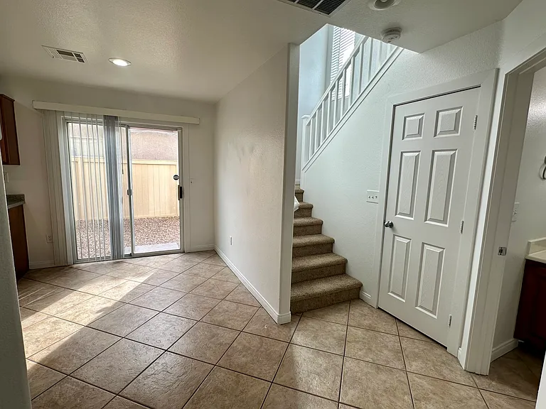 5849 Old English Ct — Photo 15