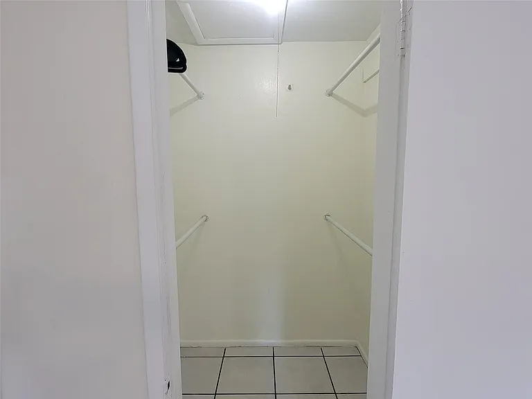 1601 SW 1st Ter #1 — Photo 21
