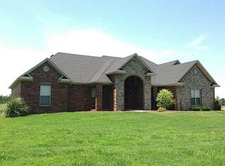 1605 N River Rd, Lavaca, AR 72941